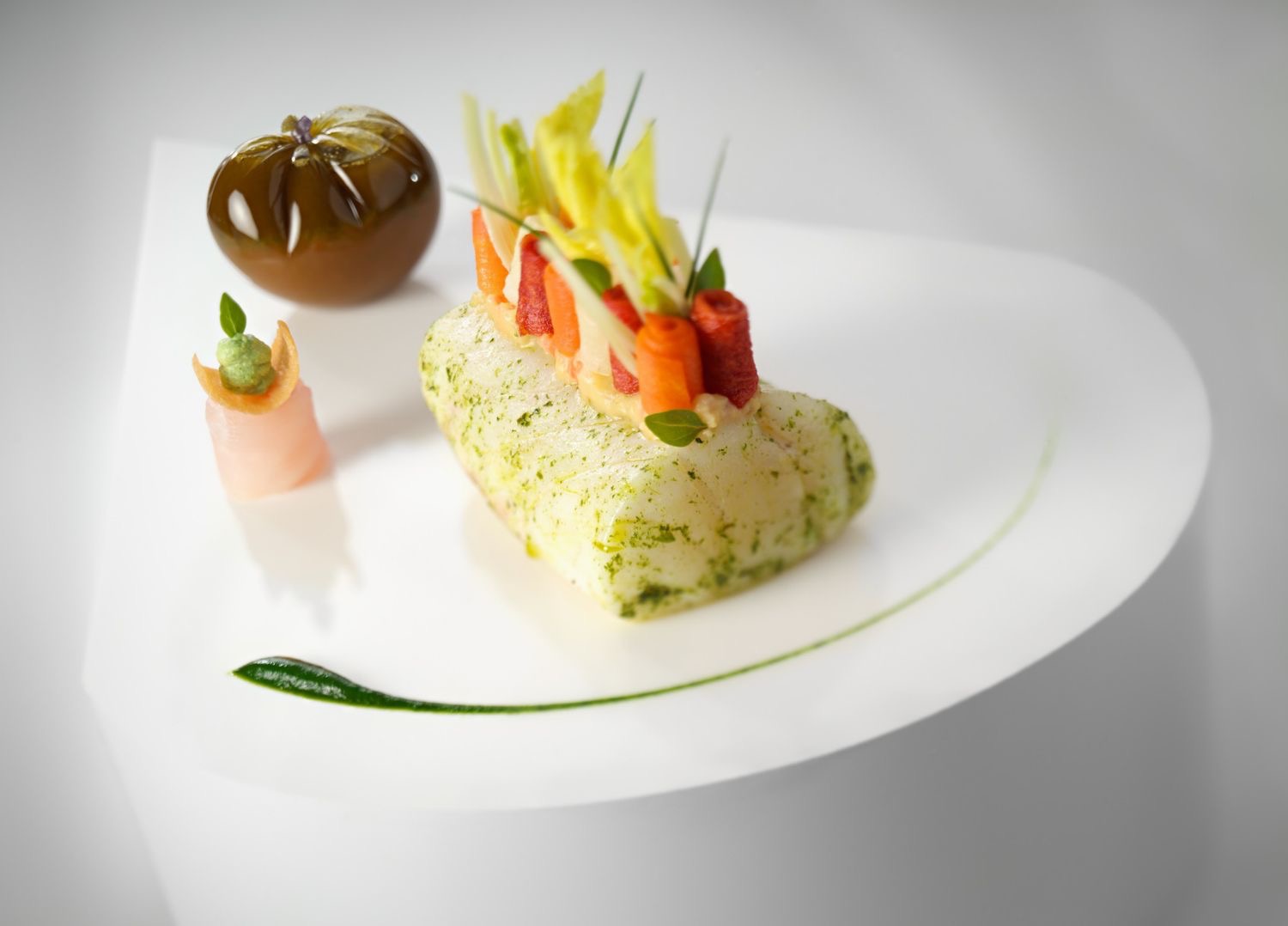 Bar de ligne / dos cuit en minestrone / ventre en maki au bouillon